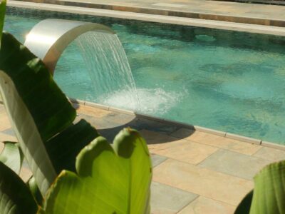 1-les-criques-de-porteil-carousselle-piscine